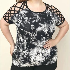 BNWT Torrid Plus Size 1 14/16 Super Soft Love Sick Lattice Shoulder Dolman Tee